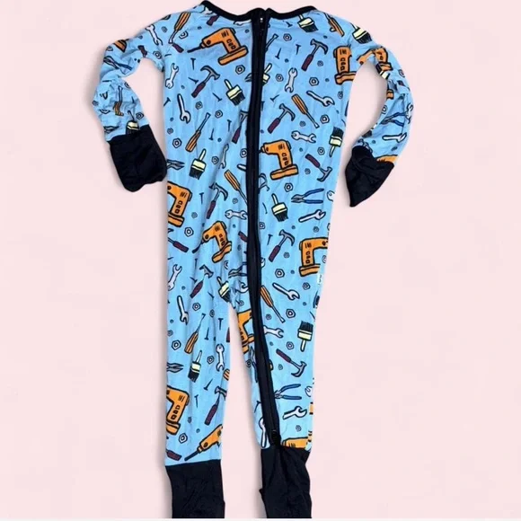 Boys little sleepies onesie - Picture 1 of 3